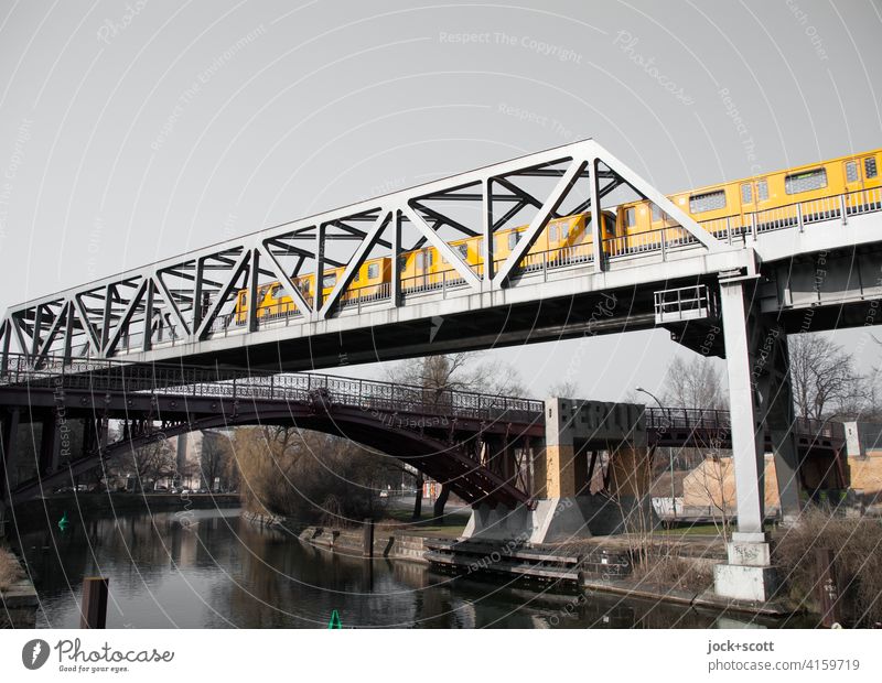 Bridges over the Landwehr Canal Underground Public transit pedestrian bridge Landwehrkanal Cloudless sky Means of transport Rail transport Anhalter Steg