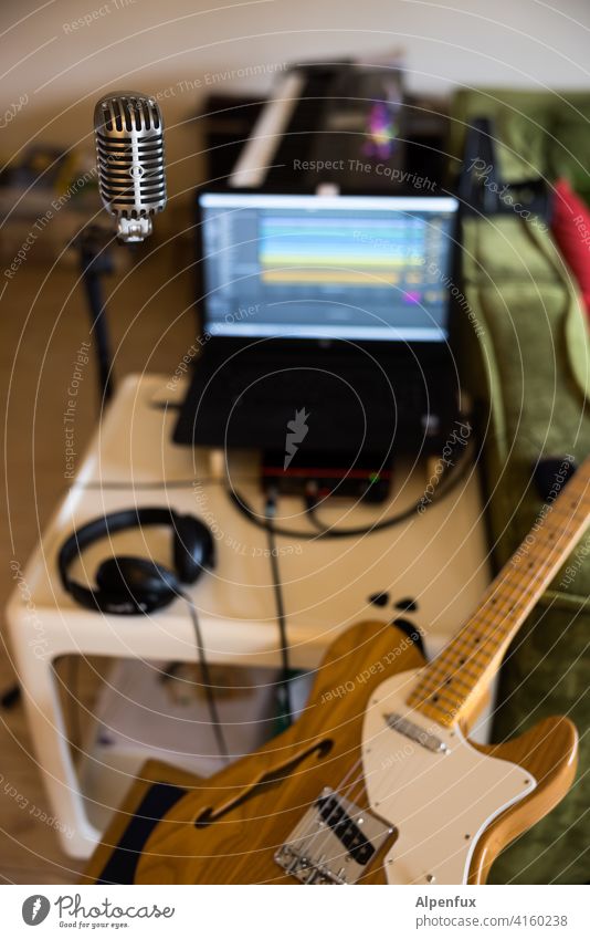 Record Ready recording Music Musical instrument Guitar Leisure and hobbies Sound Detail Make music Wood String instrument Microphone Headphones Studio shot