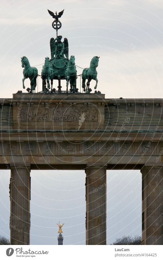 Goldelse looking through the Brandenburg Gate Goldelse victory statue Victory column Landmark Berlin Tourism Capital city tourist magnet tourist attraction