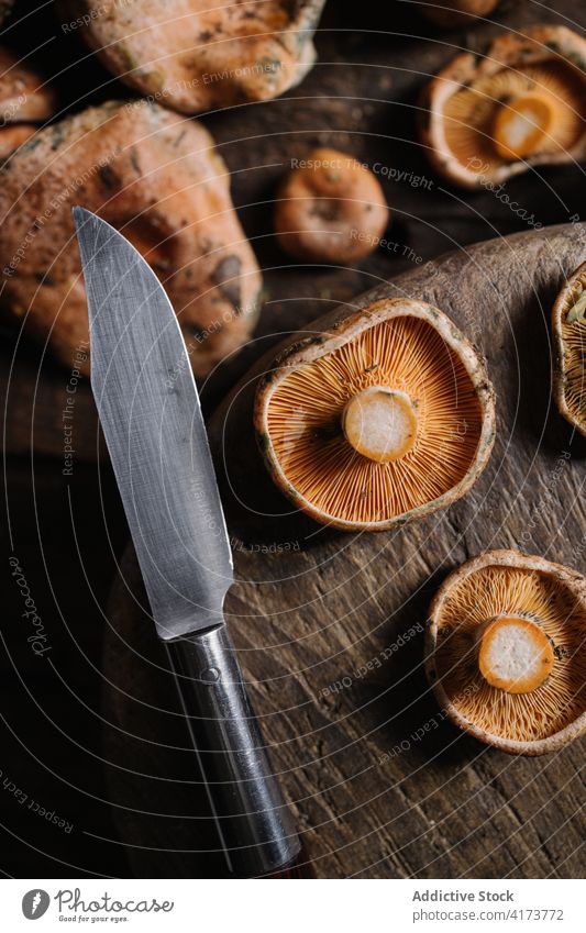 Fresh saffron milk cap mushrooms on wooden table saffron milc cap red pine mushroom lactarius deliciosus cep fungus wild edible fresh raw organic food natural