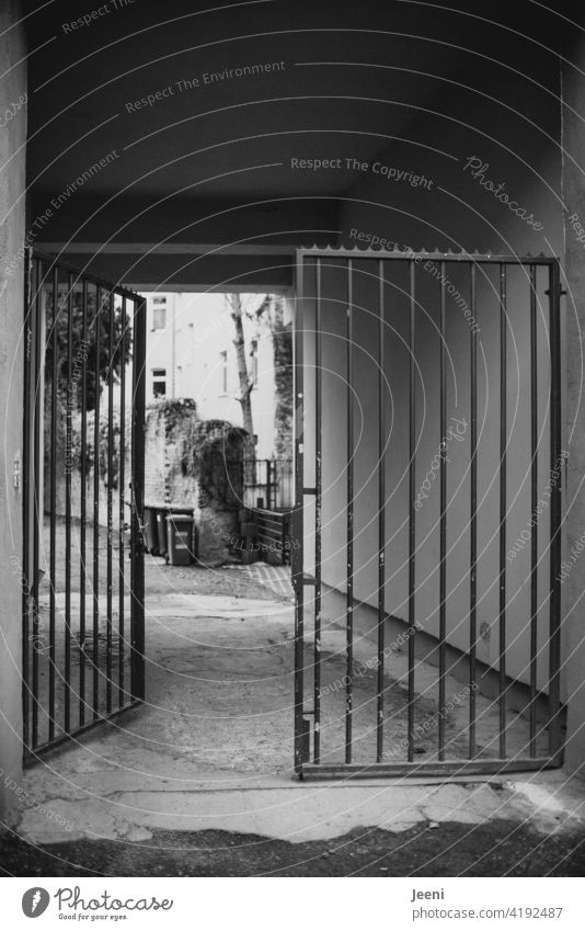 objective | open entrance to a backyard in a city Fence Entrance Front door Main gate Backyard Street off Sidewalk Way out Exit door Open half-open Invitation