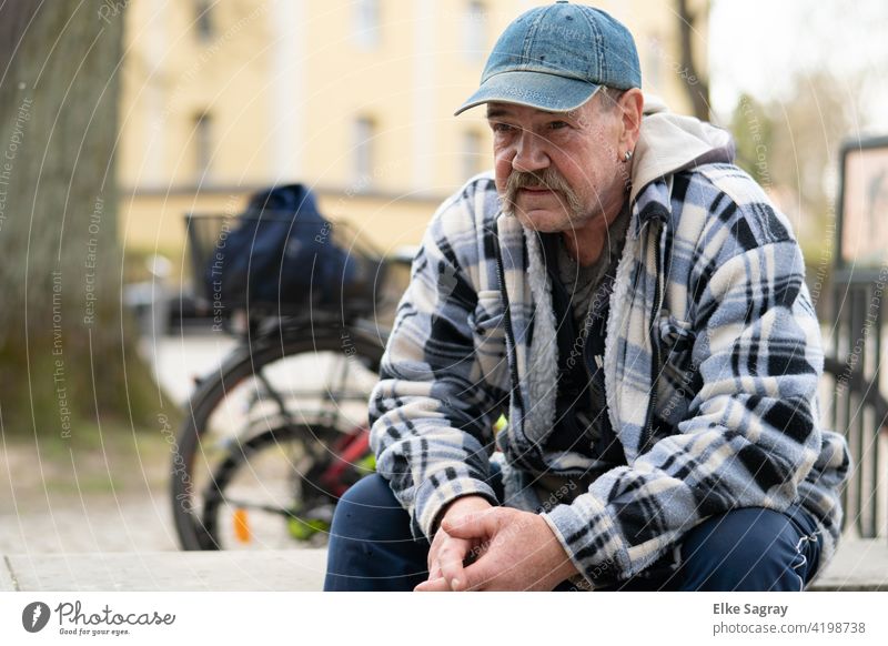 break after the bike ride, blurred hunter ground Man Only one man Exterior shot Colour photo 1 Person bicycle Individual Senior citizen