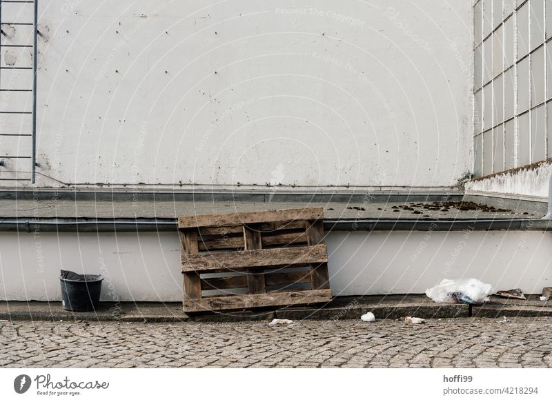 Pallet of Ones and Trash in a Backyard pallet Bucket waste backyard workshop Dirty Dispose of Throw away Gray Gloomy dreariness remnants Forget Decline