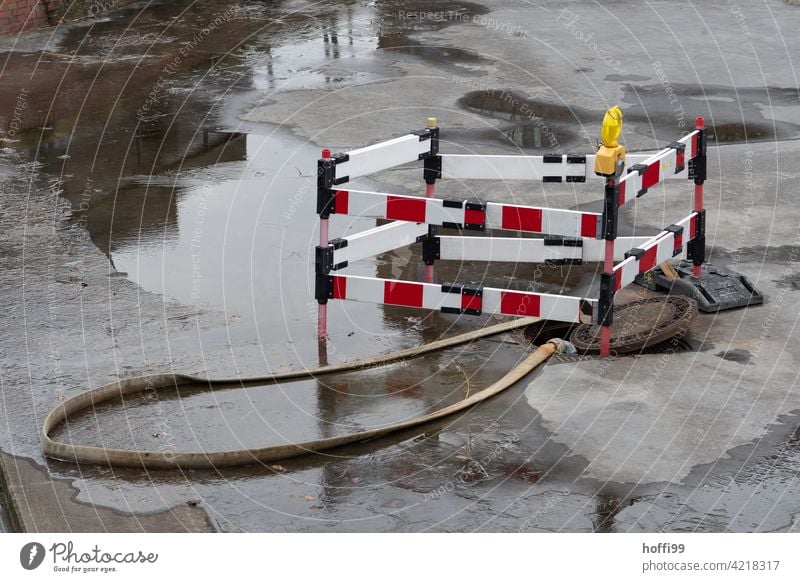 Barrier with gully and puddle cordon slop manhole cover Barque Puddle red white Construction site Red White Protection Bans Reddish white Road construction