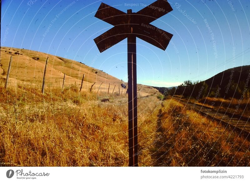 Andreaskreuz in spätsommerlicher Landschaft Passage Lanes & trails Signs and labeling Spätsommer Indian Summer Road sign Landscape Chile Road traffic