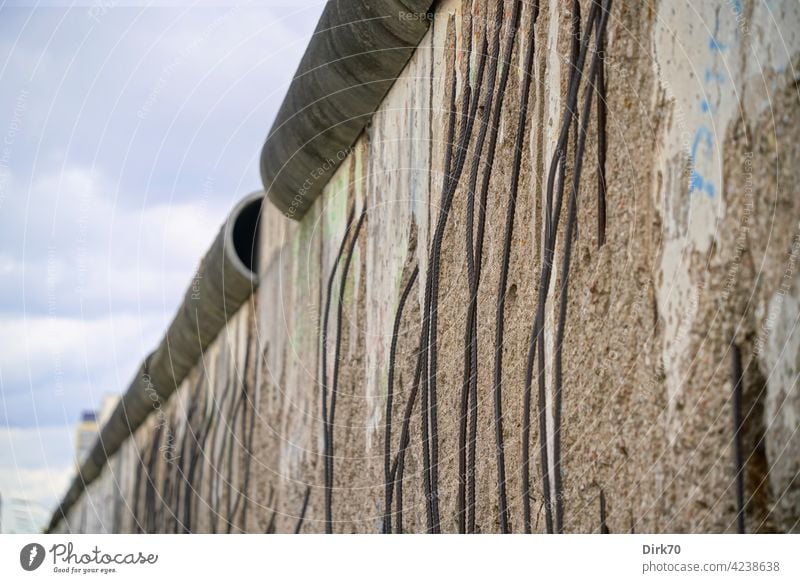 berlin wall Wall (barrier) The Wall wall-pecker Reinforcement Town Reinforcement steel Reinforced Concrete Berlin wall crown Border Monument Capital city