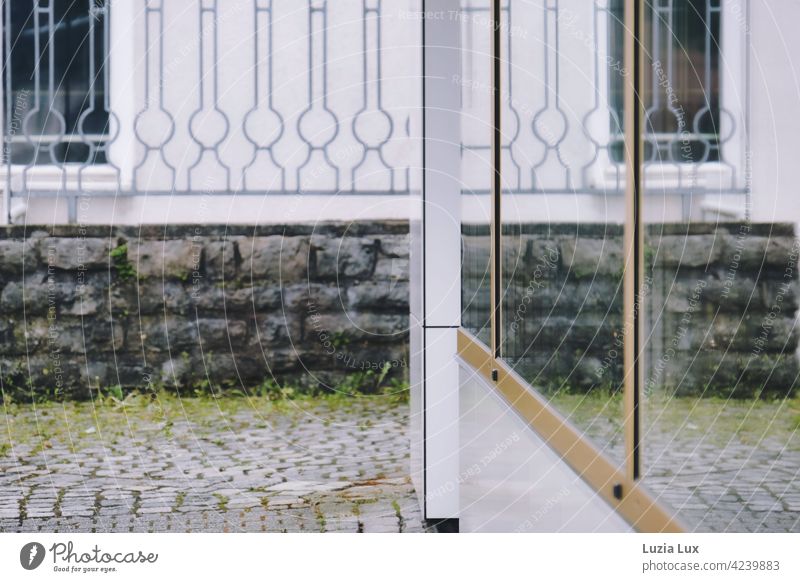 Transparency and reflection: shop window, cobblestone, wall, fence and window Pane Shop window Cobblestone Wall (barrier) shape Light Reflection Window Glass