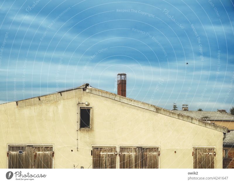 Old LPG Building Wall (building) Facade Low building Window Sky Clouds dreariness Exterior shot Architecture Gloomy Wall (barrier) Deserted Manmade structures