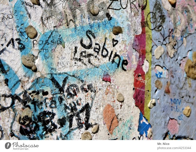 public nuisance I sticky wall Wall (barrier) Wall (building) Graffiti Characters unclean filth dirt Chewing gum Chewing gums Concrete Dirty