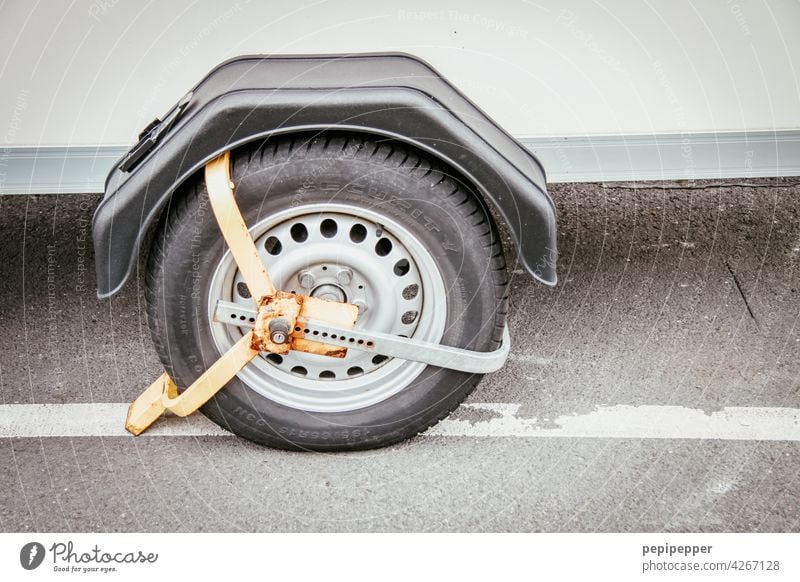 Parking claw, wheel claw parking claw no parking parked cars Tire Wheel Street Means of transport Transport Exterior shot Deserted Traffic infrastructure