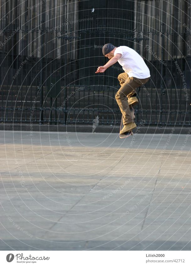 Skater on the dome plate Man Cologne Cologne Cathedral Summer Jump dom plate Skateboarding