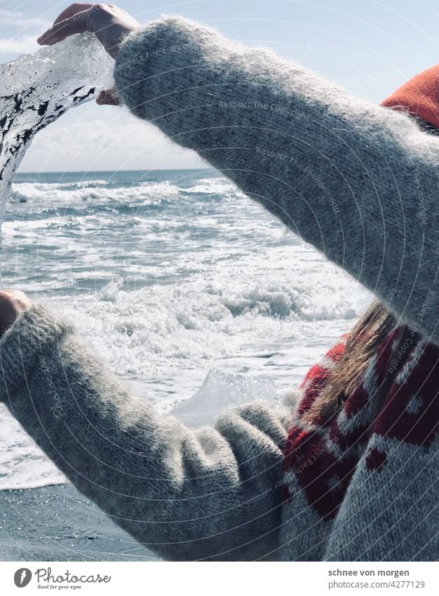 Ice in the hand White Ocean Wind stand Isl wave Cold Beach Water Sand Lake Winter Gale Nature Calm coast Landscape Far-off places Horizon Loneliness Sky