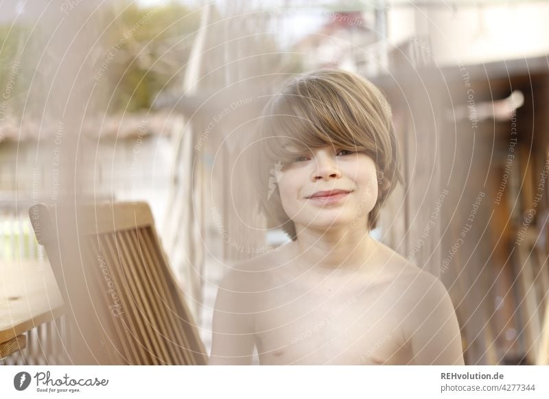 Child in the garden Human being Hair and hairstyles 3 - 8 years Infancy Boy (child) Summer Contentment Blonde Head portrait Upper body naturally Authentic