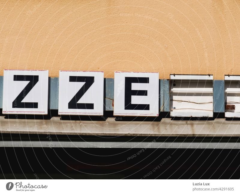 ZZE... Letters, lighting a pizzeria that has long been closed Suburb restaurant Gastronomy Transience transient over Gloomy dreariness Broken Old Deserted