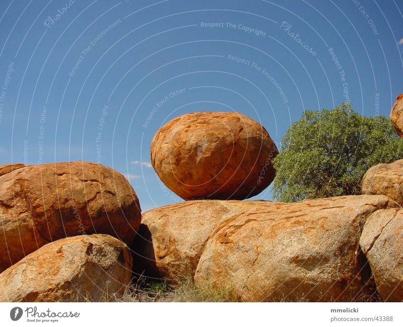 Marvel Devils Australia Northern Territory Round Red Brown Stone Rock layers of earth