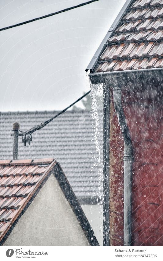 Roof candel overflows from heavy rain Rain roofs Inundated Weather Water Exterior shot Bad weather Storm Kandel Dachkandel Downspout roof drainage