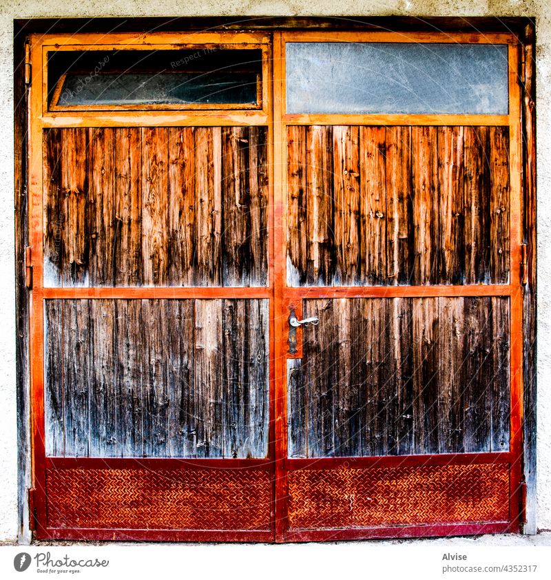 2021 05 15 Cortina iron and wood door vintage old rusty wooden design architecture entrance antique brown background house doorway retro gate aged closed