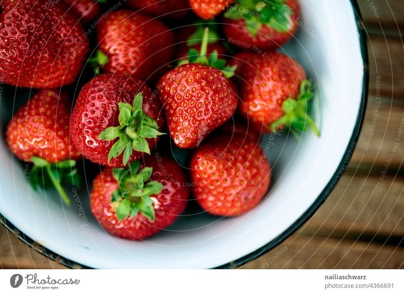 strawberries Food Fruit Nutrition Organic produce Bowl Healthy Crockery Summer Fresh Fragrance Colour photo Exterior shot Dessert Detail Close-up Diet