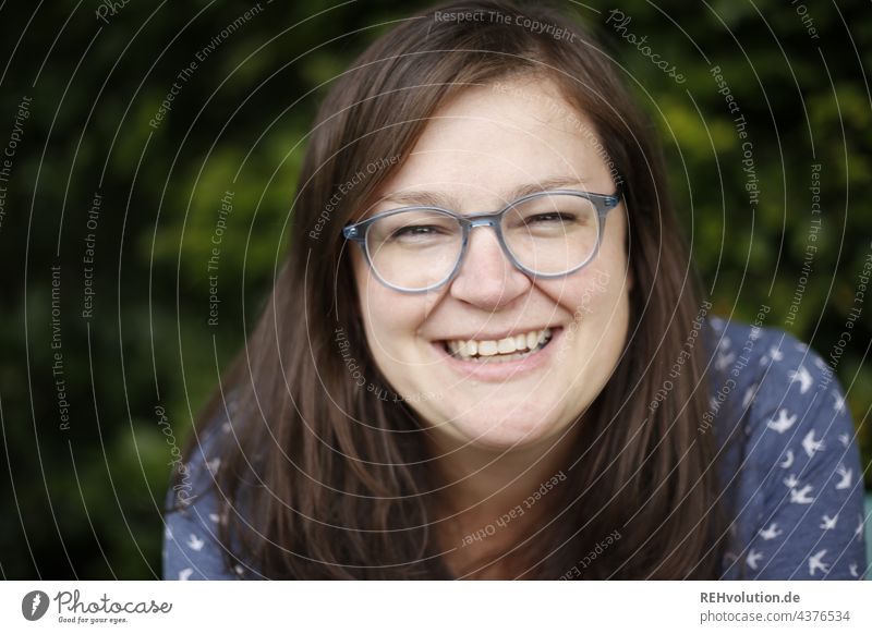 Woman smiling at the camera (Nils) Optimism Happiness Contentment Joie de vivre (Vitality) Friendliness Feminine Colour photo Authentic 30 - 45 years Smiling