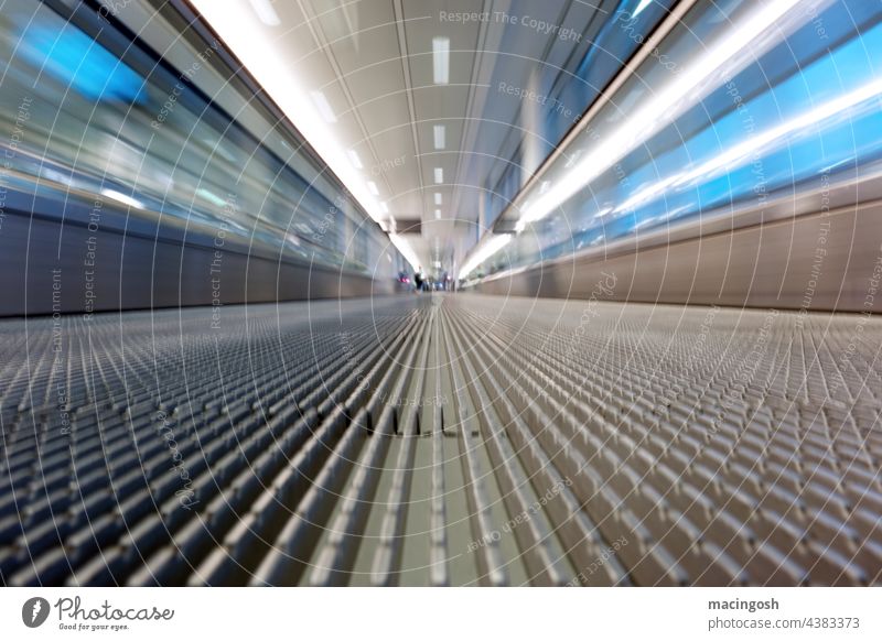 Passenger conveyor belt at the airport (detail) vanishing point perspective Vanishing point Escape Lateness Tunnel vision time pressure Hurry Travel photography