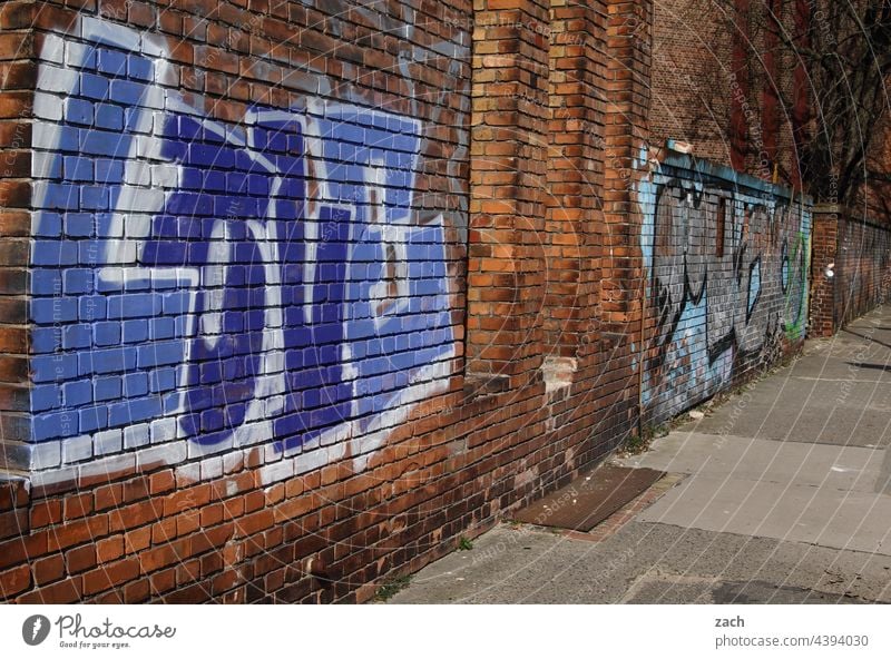 love Old Transience Destruction Love Wall (building) Broken Graffiti Exterior shot Romance Sign Building Germany Berlin Capital city Deserted Ruin Decline