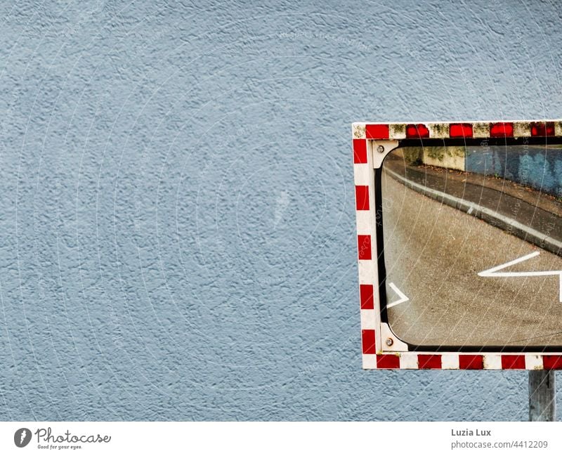 Zickezacke: road markings and pavement reflected in a street mirror with a dirty edge Wall (building) Plaster Rendered facade Zigzag Bitchy Wall (barrier)