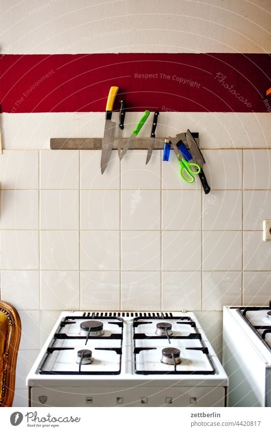 Stove and knife in the kitchen at Tom's Kitchen boil preparation knives Magnet Magnetic knife block meser holder tiles furnishing dwell Flat (apartment) Gas