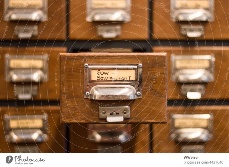 Sow - Soviet Union. The card index system was used for cataloging and searching books in the library before the introduction of computers Index udssr Russia