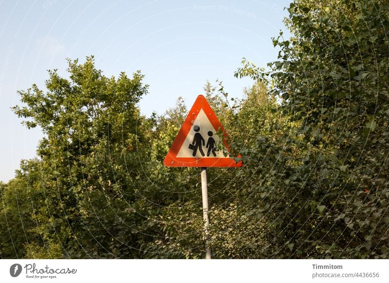 Watch out! Suitcase carrier with offspring Signs and labeling street sign Caution Symbols and metaphors Pedestrian Street Lanes & trails shrubby Sky