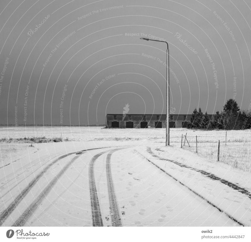 Lonely place Village Real estate Sky Fence daylight Deserted Copy Space top Barracks Loneliness Exterior shot Calm Light pole garages Street Street lighting