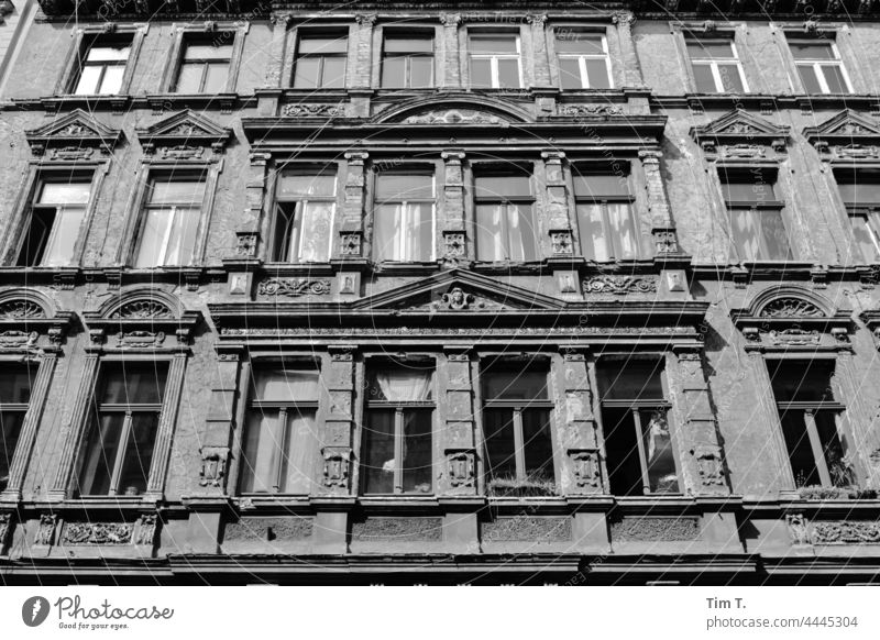 eine schöne alte Hausfassade Halle (Saale) haus Germany Hall Saale Saxony Anhalt Deserted Old bnw Town Hall/Saale Architecture