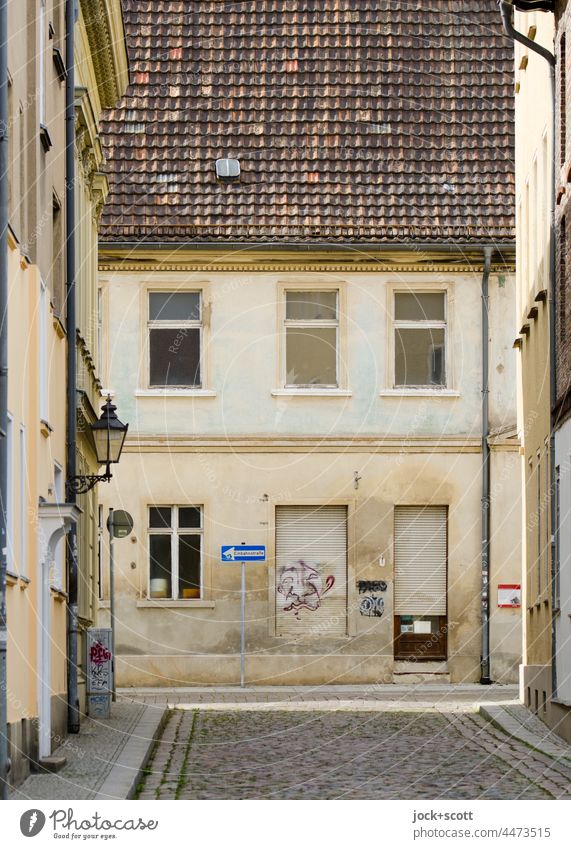 One-way street meets one-way street in the old town as if deserted House (Residential Structure) Architecture Street Cobblestones Facade Alley Old town