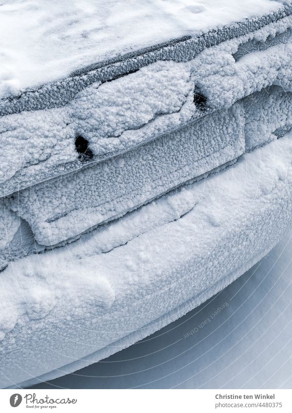 Rear of a completely iced and partly snowed car on a freezing winter morning rear of car Stern Rear view Ice Winter Frozen freezing cold Cold Frost Freeze Snow