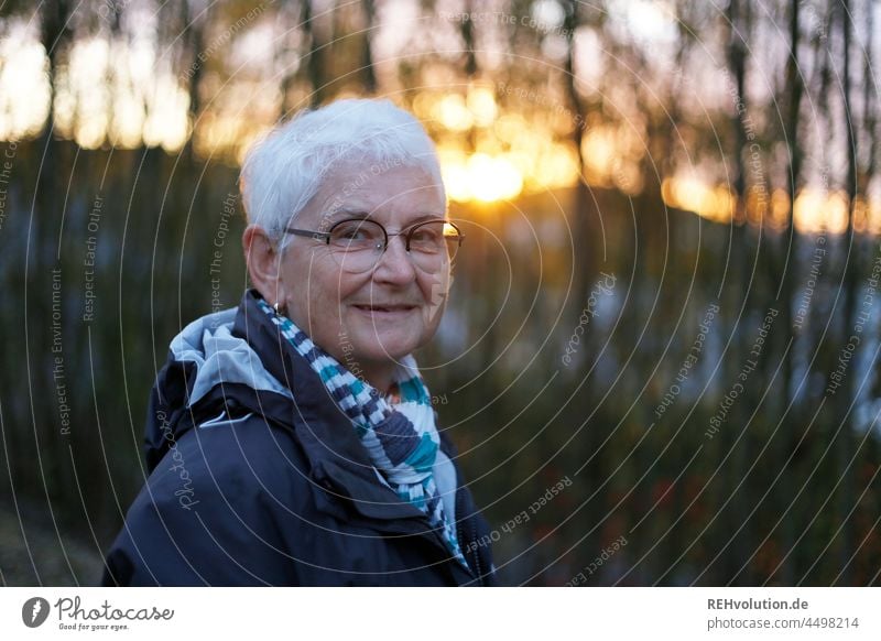 Portrait of a senior citizen at sunset Woman Female senior 60 years and older Senior citizen Environment Nature Landscape Eyeglasses Old In transit