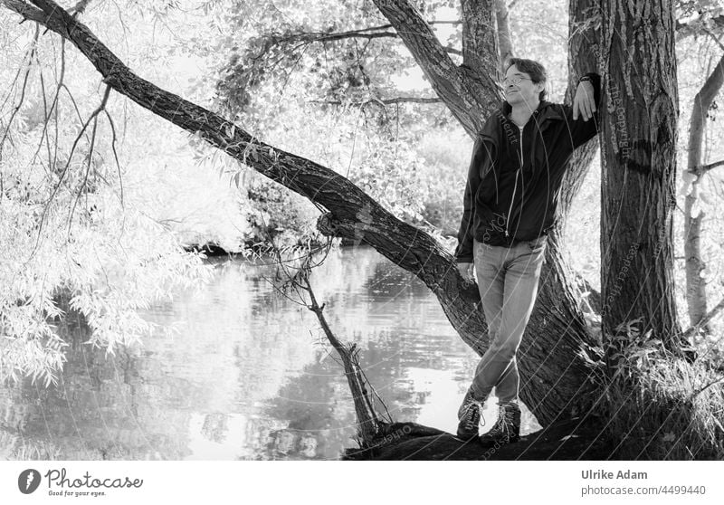 UT Teufelsmoor l Enjoying the view - man leaning relaxed against a tree at the river bank Man Mid adult man Human being Only one man Nature black-and-white