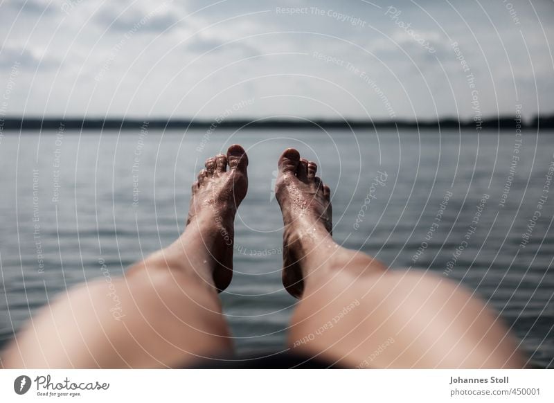 Feet at the lake Pedicure Well-being Summer Sunbathing Aquatics Swimming & Bathing Masculine 1 Human being Horizon Lakeside Lie Free Infinity Joy Relaxation