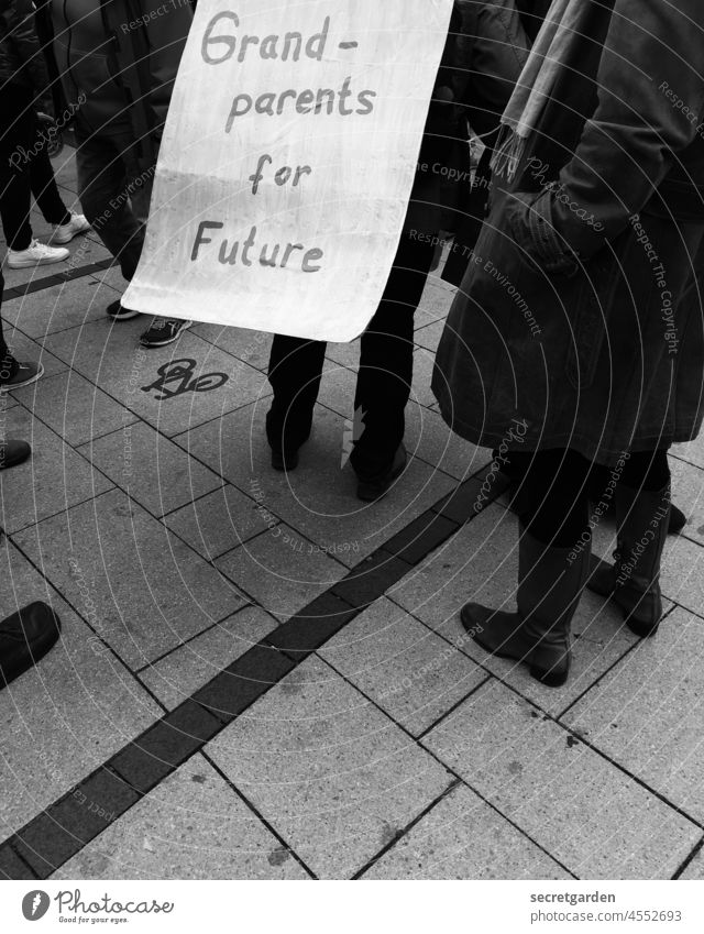 Rebellious pensioners on Friday Revolt Rebellion Demonstration demonstrate demonstranted Protest Politics and state Characters sign Pensioners Society