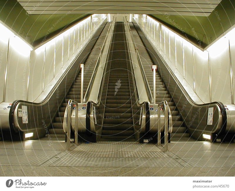 escalator Escalator Arrival Underground Commuter trains Movement Electrical equipment Technology Stairs Warehouse Train station Metal Logistics Upward Downward