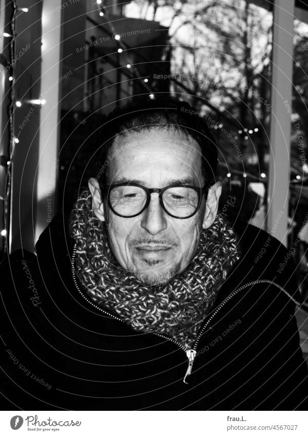 amused Scarf Winter Sit Cold Eyeglasses Man Café Bistro Espresso Bakery shop Drinking pandemic Smiling Fairy lights Advent christmas time portrait