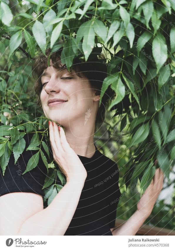 Smiling woman in nature Spring out Nature Congenial nice kind Uniqueness Esthetic Curl pretty naturally Day Adults 18 - 30 years Youth (Young adults)