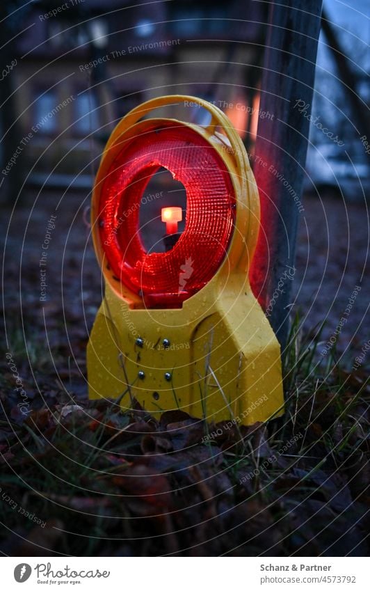 broken red site lamp red light Red Illuminate shattered Lighting effect Construction site Light (Natural Phenomenon) Lamp Artificial light Visual spectacle