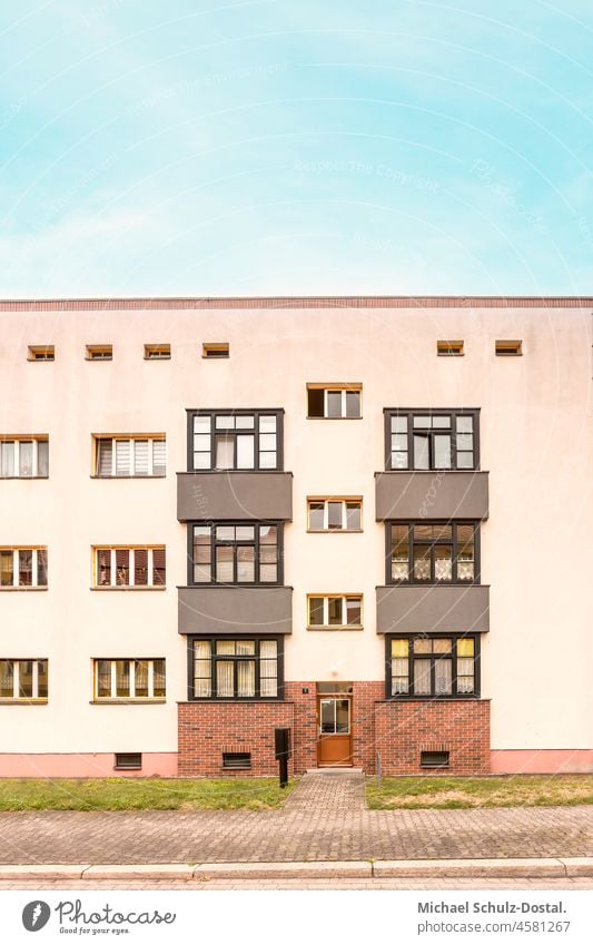 Bauhaus apartment block in pastel shades Deserted Green Colour photo Magdeburg Modernity Modern architecture Manmade structures House (Residential Structure)