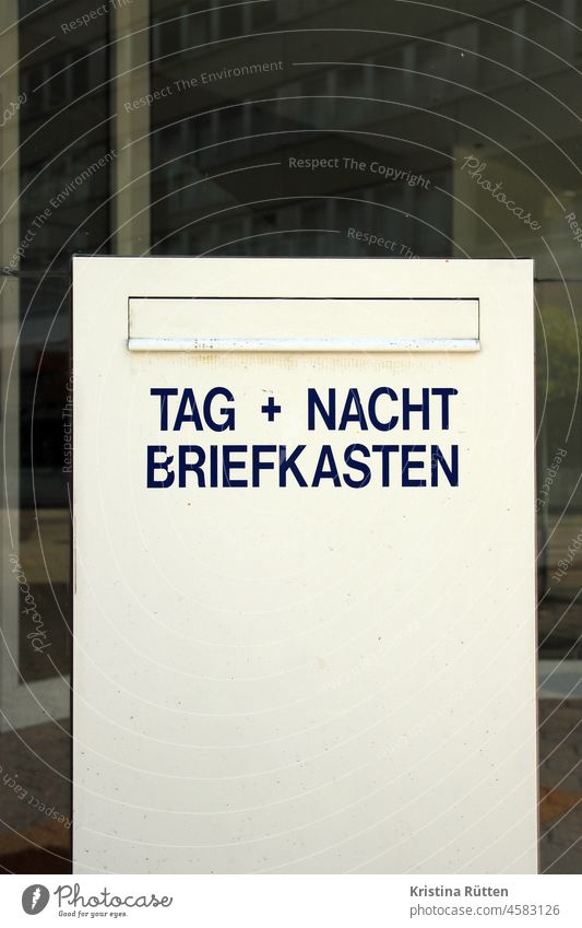 day + night mailbox Day Night Mailbox mail slot letter flap Letter slot 24h during the day at night throw-in Interject House (Residential Structure) Building