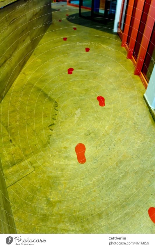 Foot0tracks trace foot0track footprint Footprint Going Walking off Orientation ensue Directions Navigation room Room interior shoe Imprint shoe print Colour Red