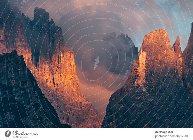 Sunrise in the Dolomites with view of the mountains I Experiencing nature Tourism Panorama (View) Deep depth of field Long shot Sunbeam