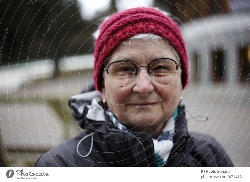 Portrait of a senior citizen with a cap portrait Female senior 60 years and older Human being Eyeglasses White-haired Adults Woman Old Grandmother