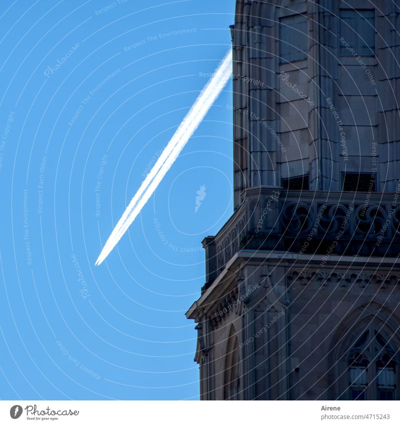 Church de-spirited? Vapor trail Blue sky Tower Worm's-eye view Silhouette Tall Historic Manmade structures muenster Sky Beautiful weather spires Tower facade