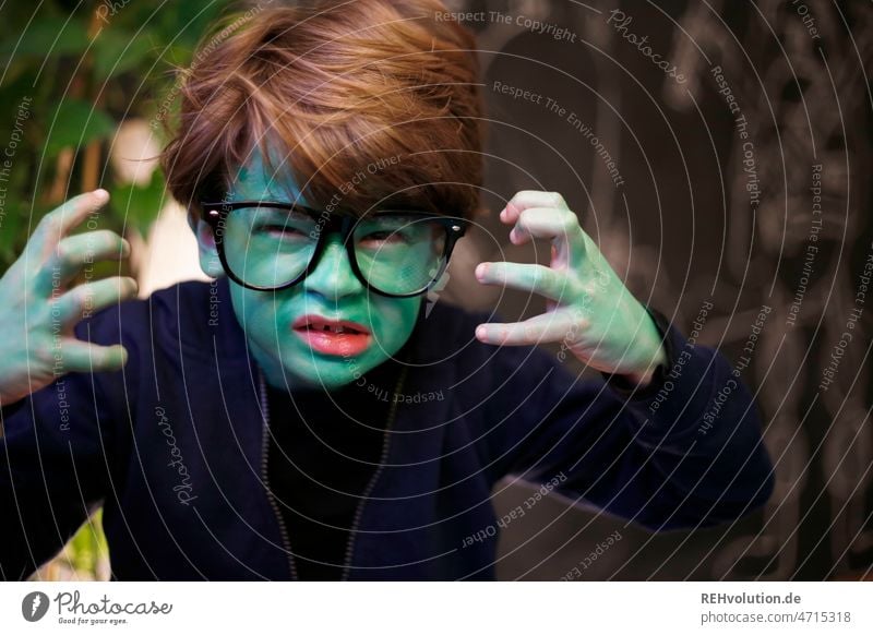 Child made up cladding Carnival Carnival costume Costume Green Make-up Face Boy (child) hulk Nerdy nerd Eyeglasses carnival superhero Comic