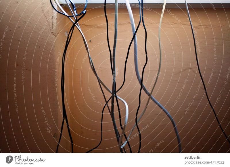 Ordentlicher Kabelsalat bauteil computer computersicherheit datensicherheit detail einzelteil elektrik elektronik elektroschrott ersazteil hardware interface