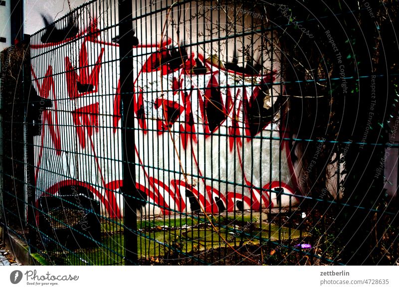 bright Old building Remark on the outside embassy Fire wall Colour Facade sprayed graffiti Grafitto House (Residential Structure) Bright rear building Backyard